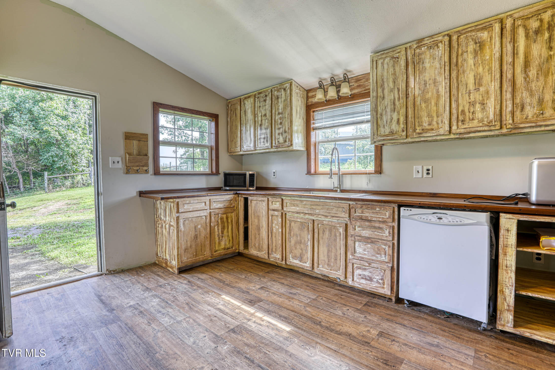 244 Summit Hill Road Bulls Gap, TN 37711 - Photo 6 of 91 244 Sumit Hill. BG MLSb (3 of 26)