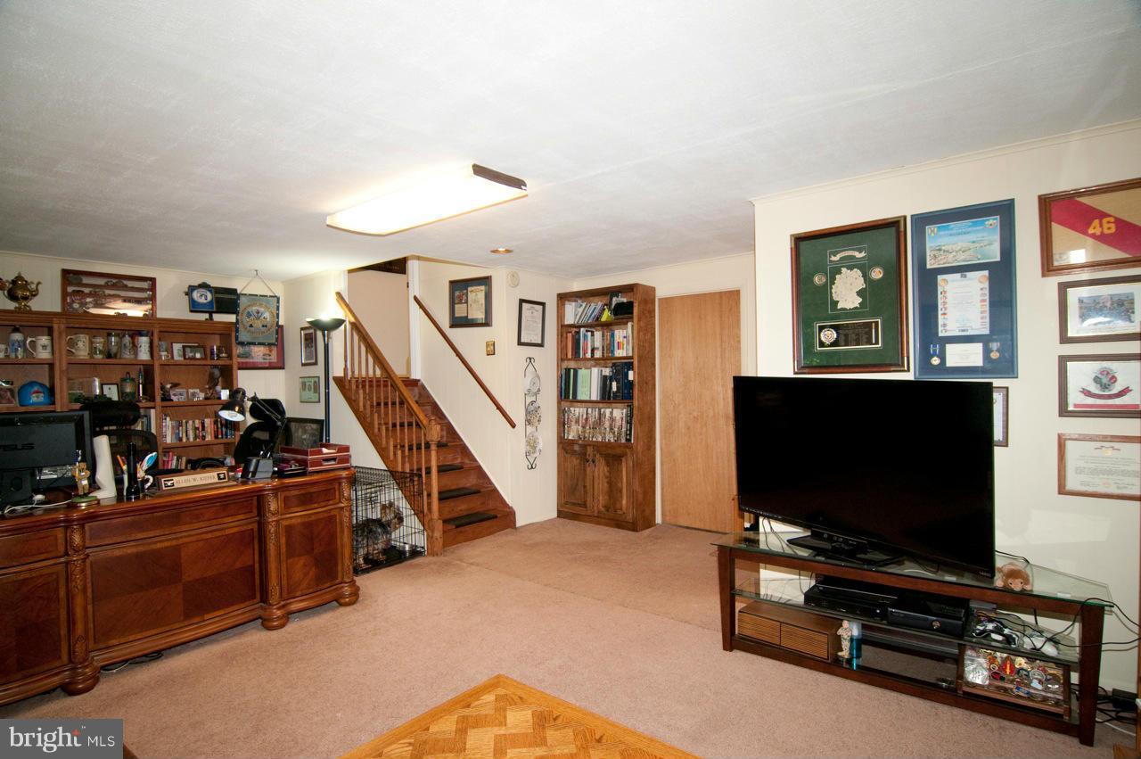 8733 Ridge Hollow Court Springfield, VA 22152 - Photo 25 of 30 Family Room