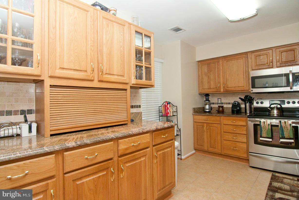 8733 Ridge Hollow Court Springfield, VA 22152 - Photo 5 of 30 Kitchen