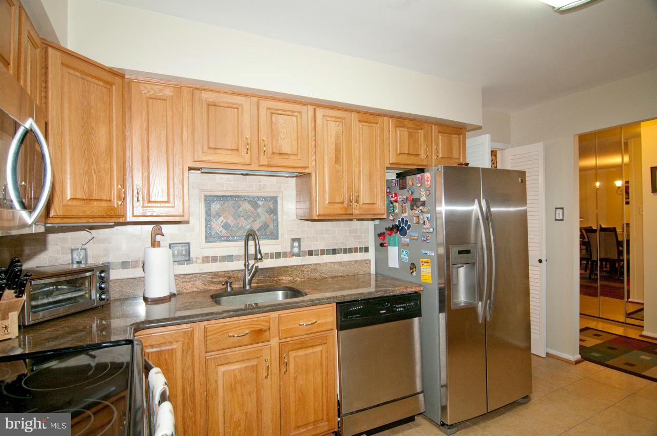 8733 Ridge Hollow Court Springfield, VA 22152 - Photo 6 of 30 Kitchen