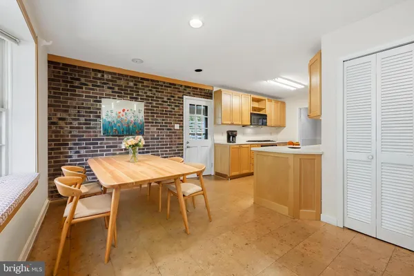 $975,000 | 6713 Bellamy Avenue, Springfield, VA 22152