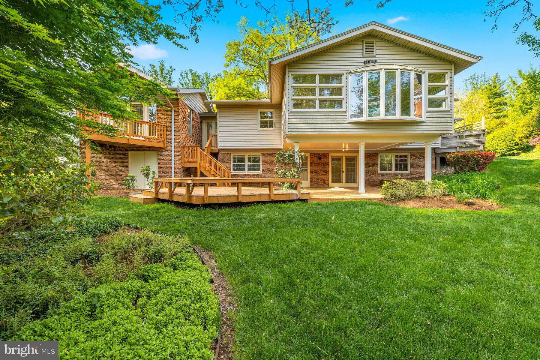 6713 Bellamy Avenue Springfield, VA 22152 - Photo 4 of 49