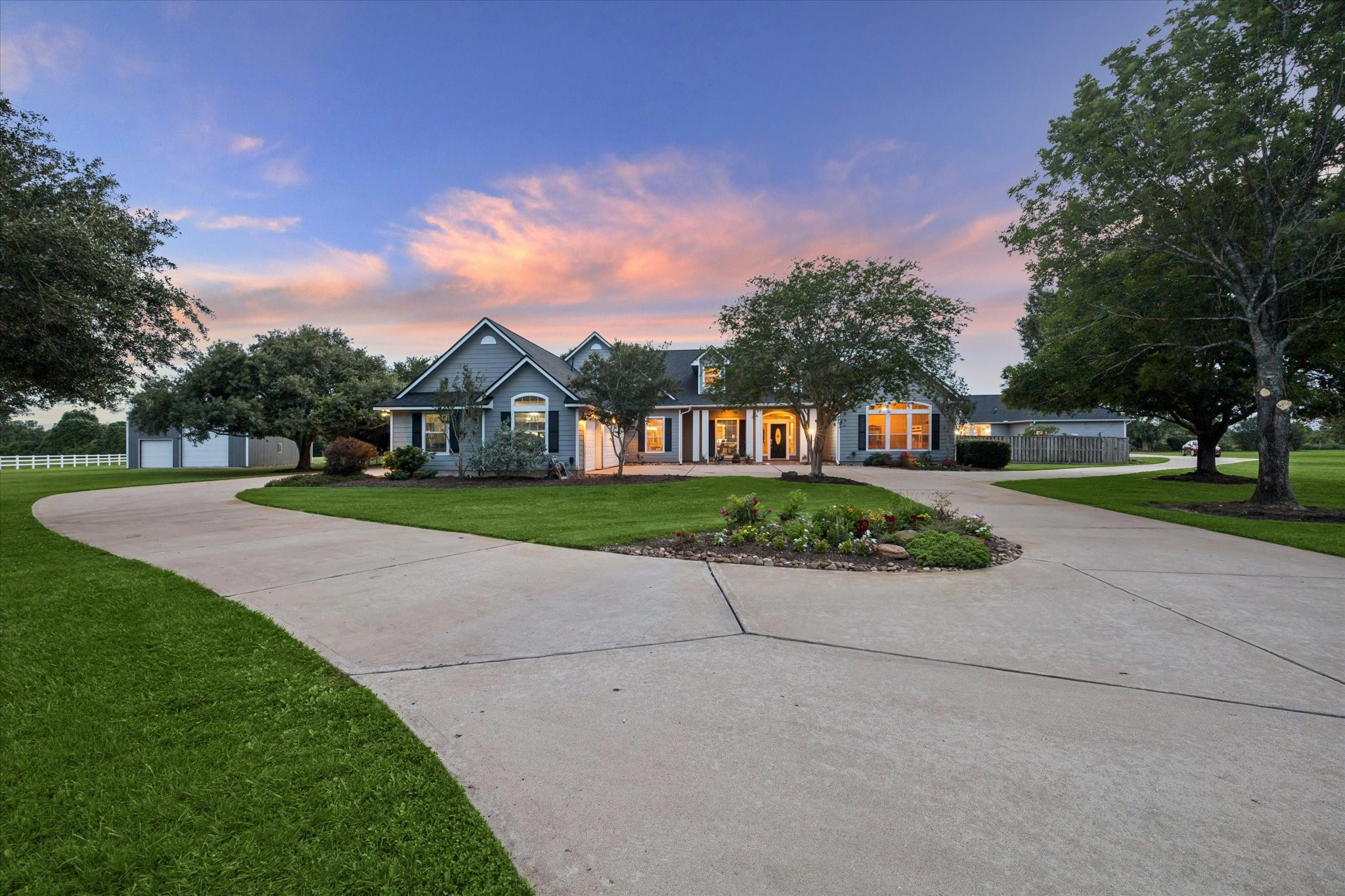 16519 Deerhaven Run Rosharon, TX 77583 - Photo 45 of 47 a view of green field with house in the background