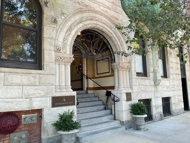 $759,900 | 4 Charlesgate East, Unit 107, Boston, MA 02215