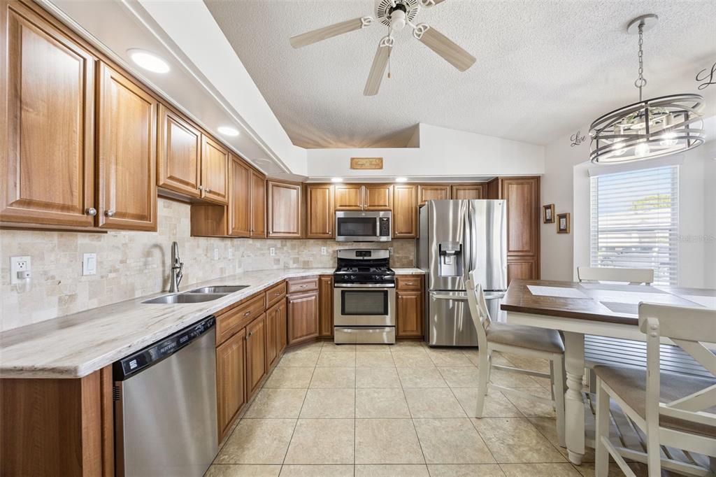 27308 Racquet Circle Leesburg, FL 34748 - Photo 16 of 74