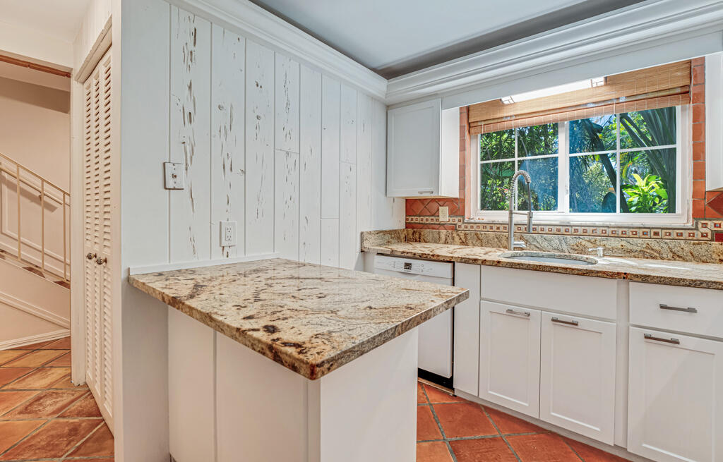 6590 North Ocean Boulevard, Unit 3 Ocean Ridge, FL 33435 - Photo 11 of 48 22