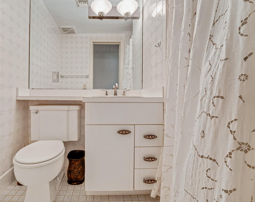 6590 North Ocean Boulevard, Unit 3 Ocean Ridge, FL 33435 - Photo 28 of 48 36