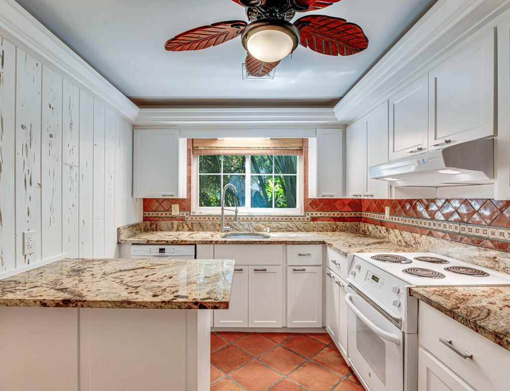 6590 North Ocean Boulevard, Unit 3 Ocean Ridge, FL 33435 - Photo 7 of 48 21