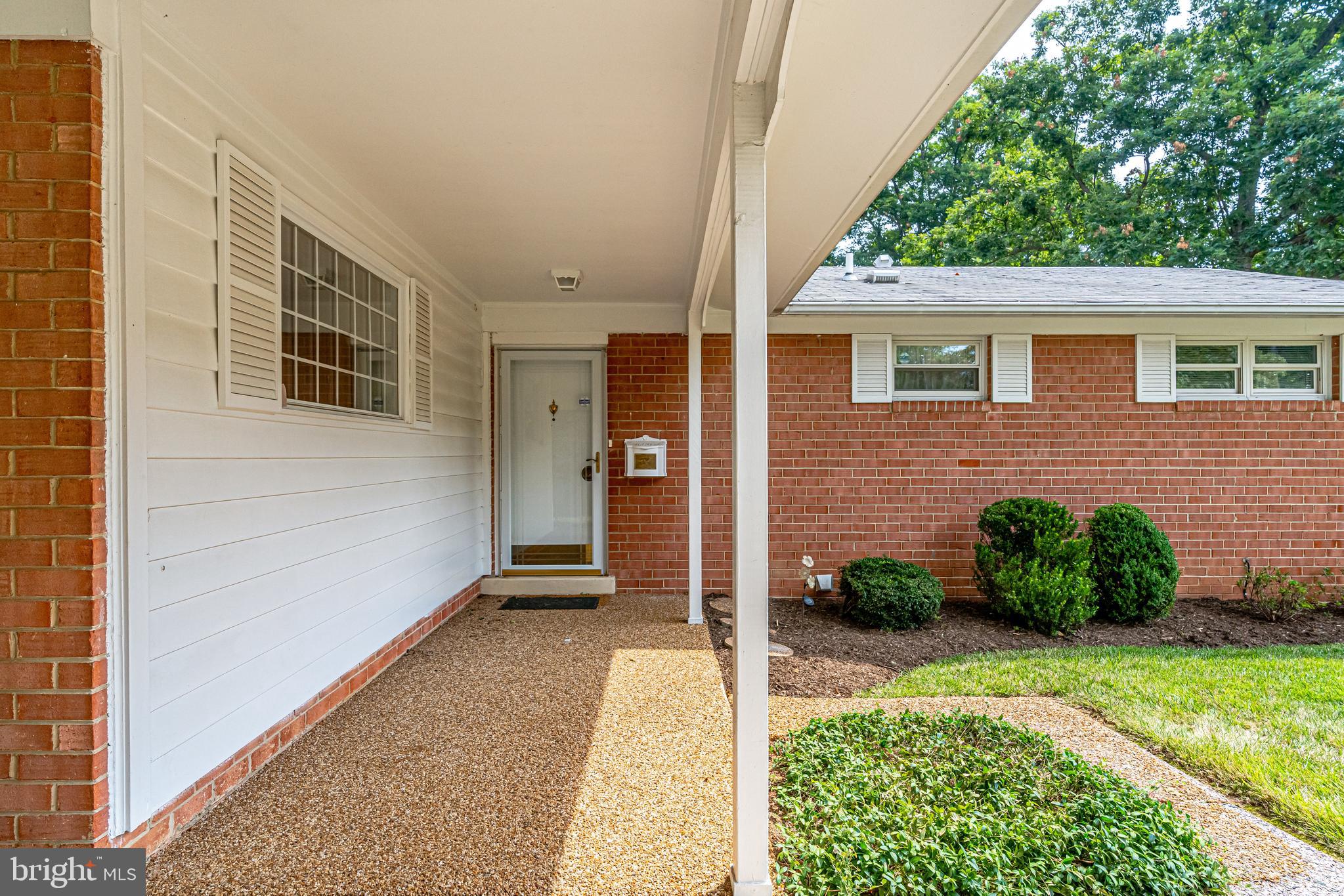 8704 Clydesdale Road Springfield, VA 22151 - Photo 3 of 37