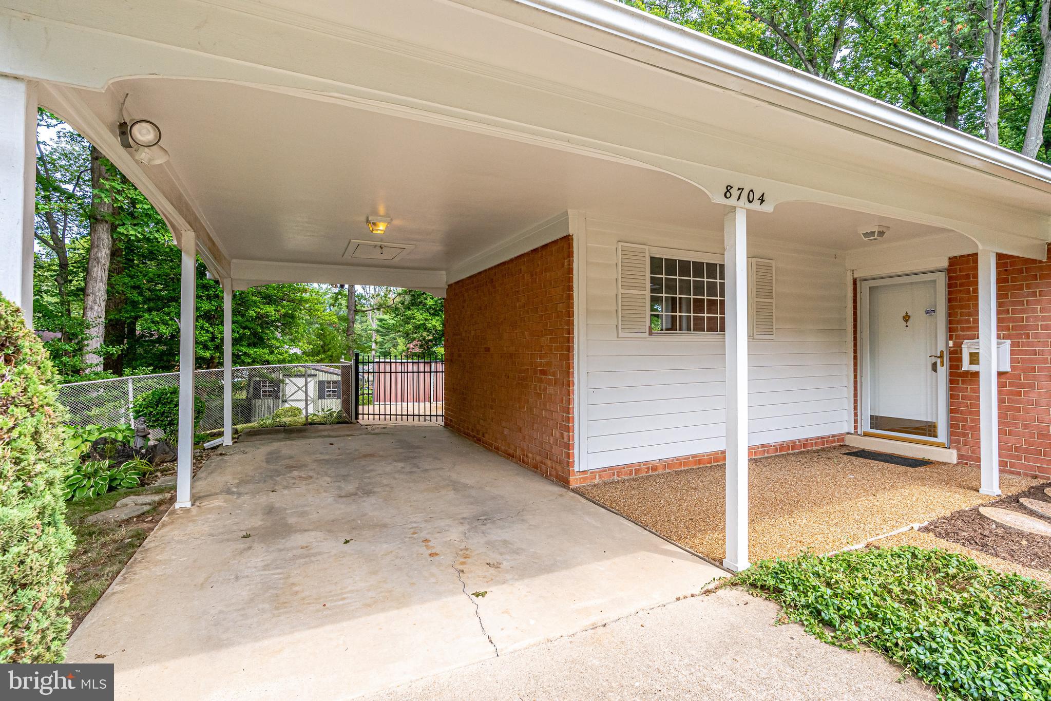 8704 Clydesdale Road Springfield, VA 22151 - Photo 4 of 37