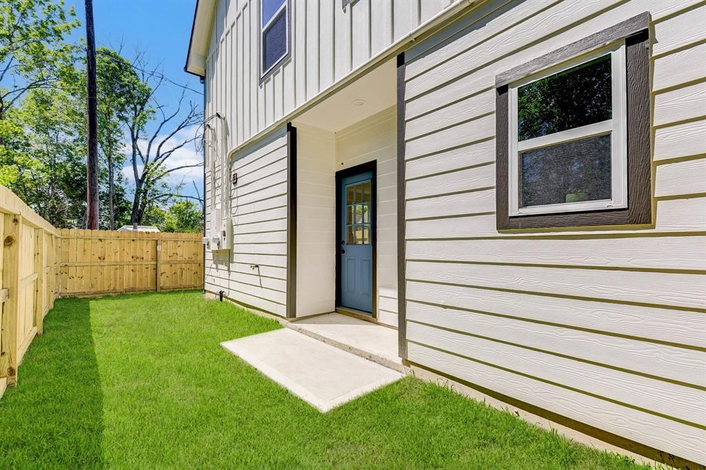 8404 Tate Street, Unit B Houston, TX 77028 - Photo 2 of 10 a view of a back yard of the house