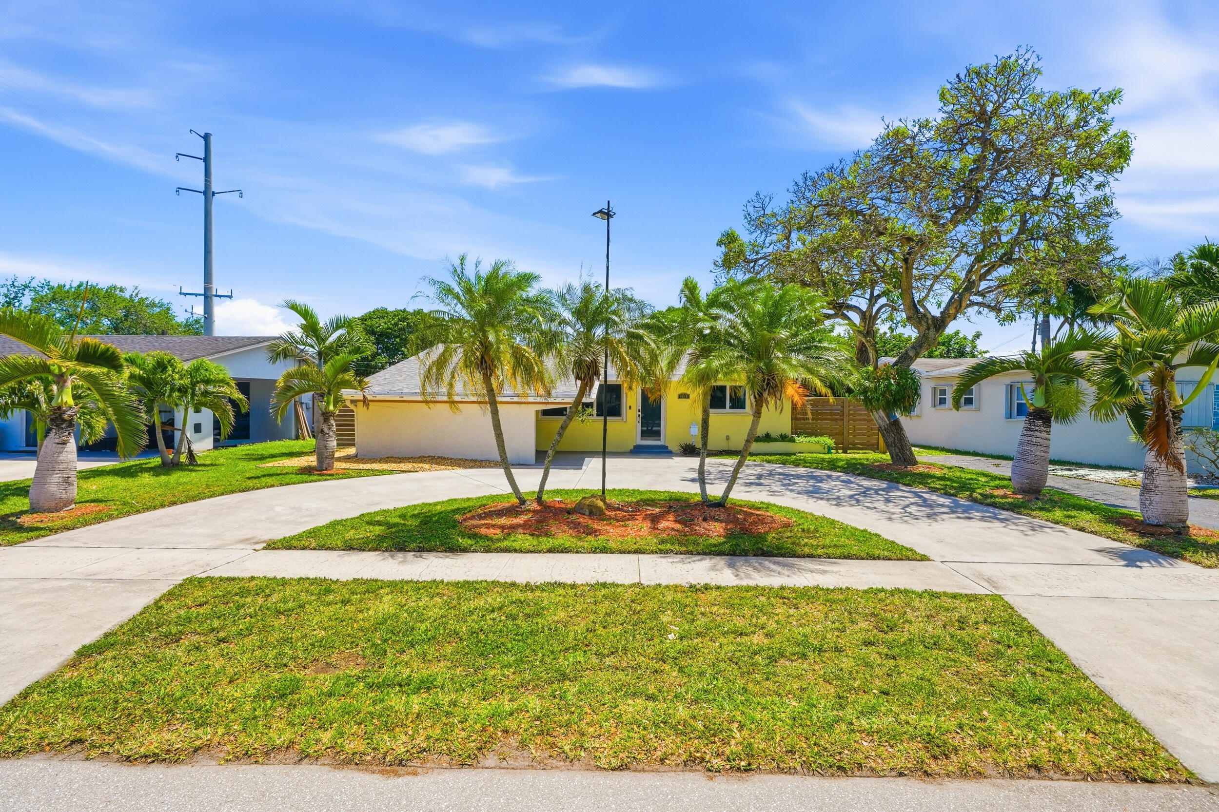6410 Harding Street Hollywood, FL 33024 - Photo 1 of 32 15_039