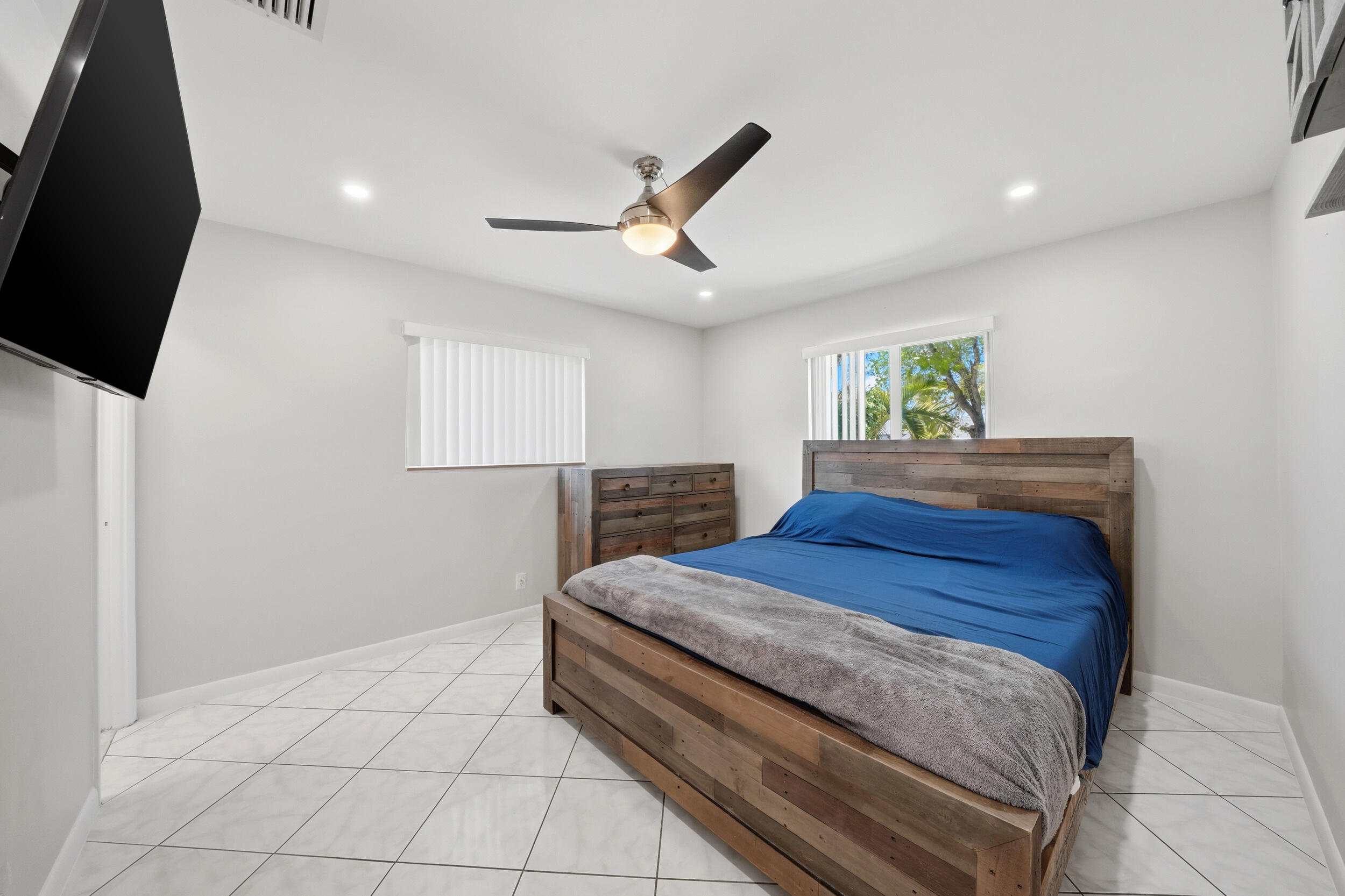 6410 Harding Street Hollywood, FL 33024 - Photo 13 of 32 36_144
