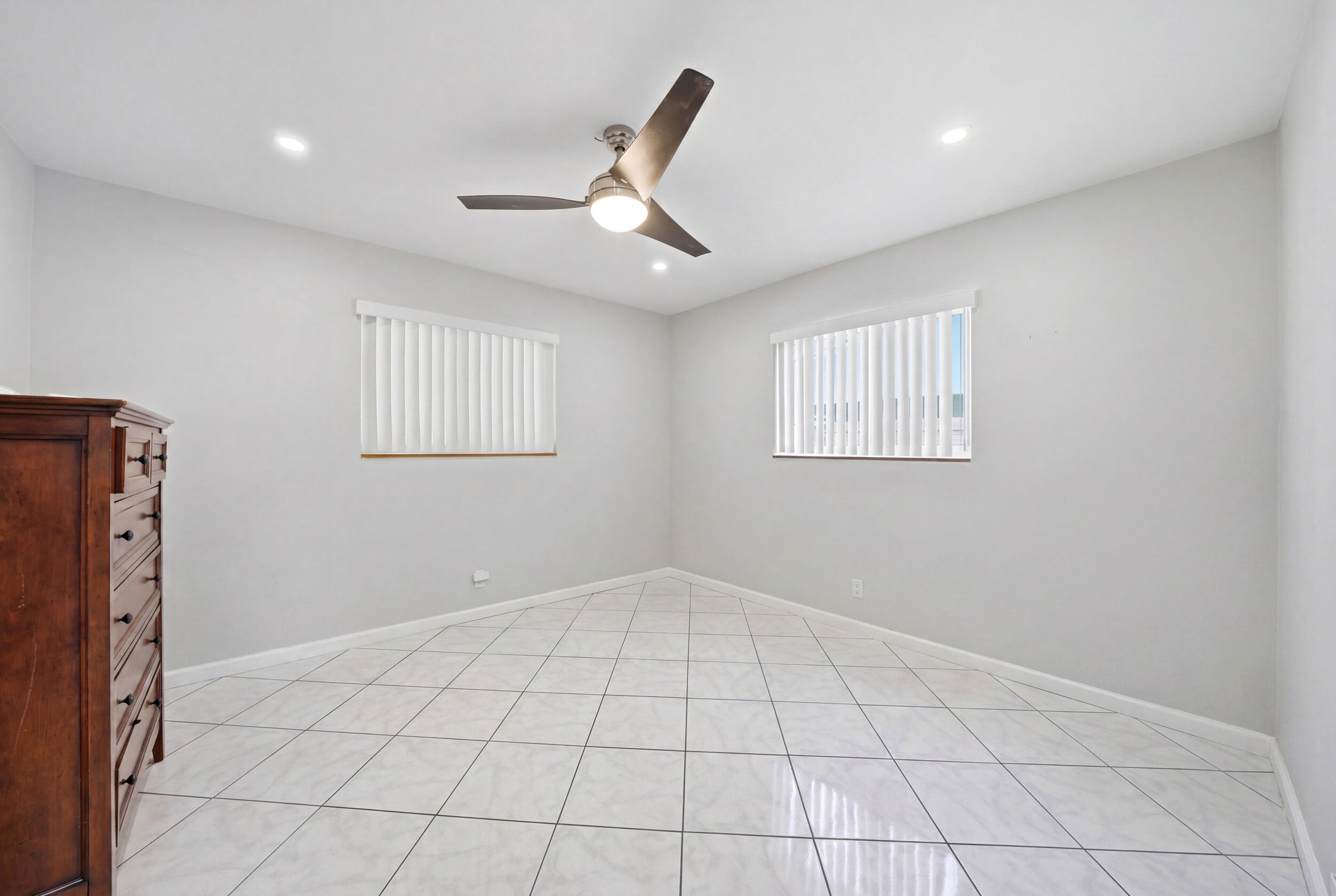 6410 Harding Street Hollywood, FL 33024 - Photo 17 of 32 43_179