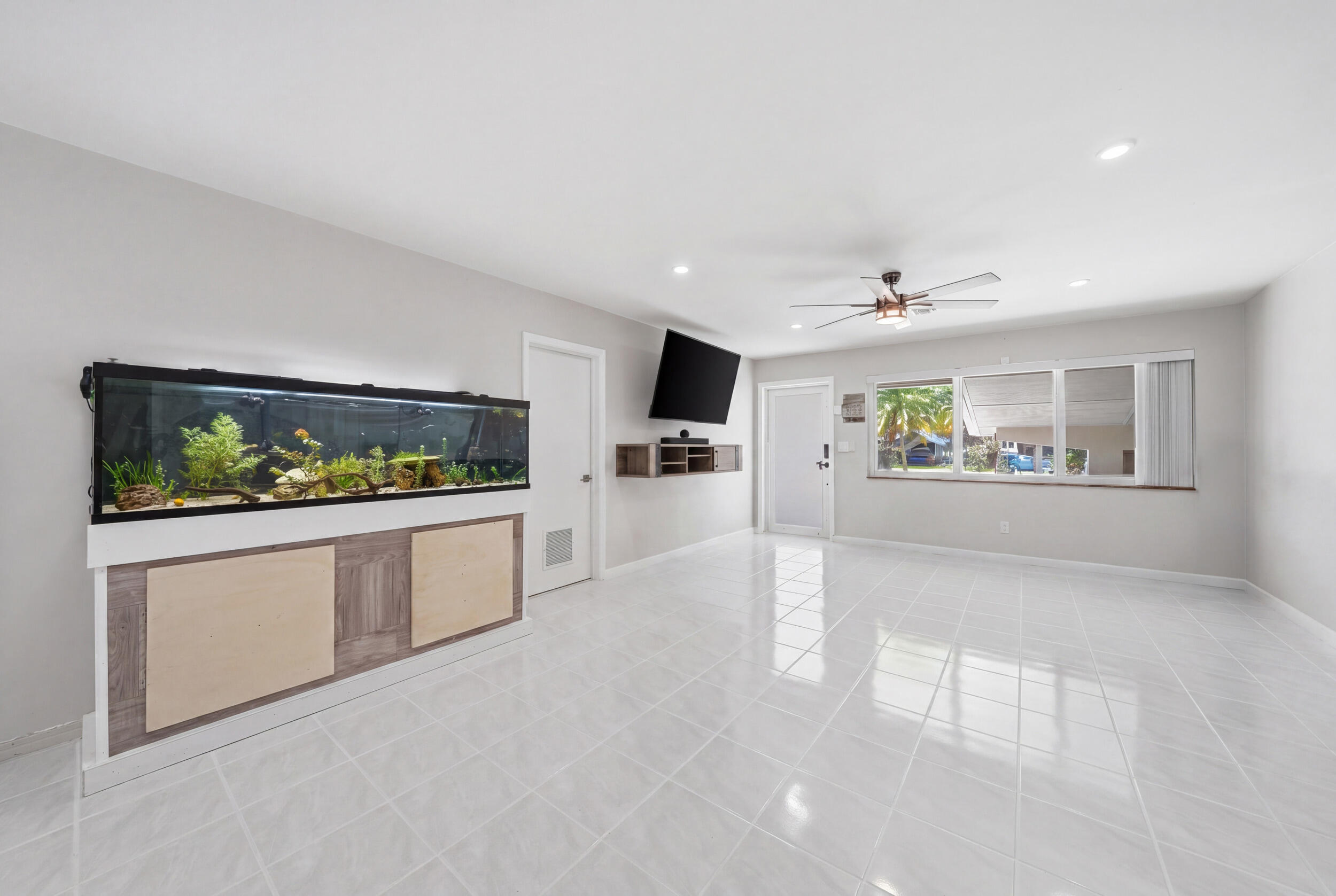 6410 Harding Street Hollywood, FL 33024 - Photo 4 of 32 17_049