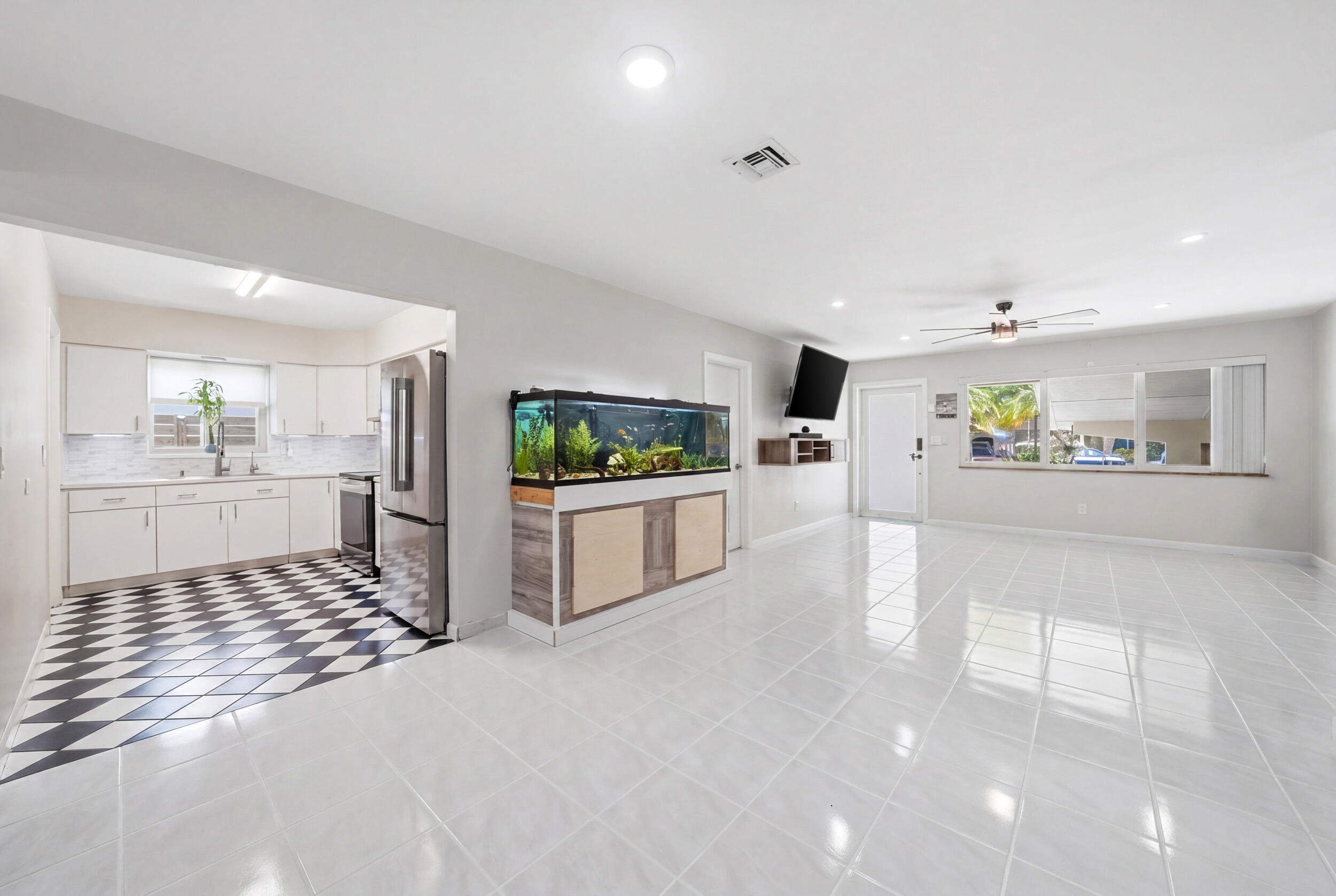 6410 Harding Street Hollywood, FL 33024 - Photo 8 of 32 21_069