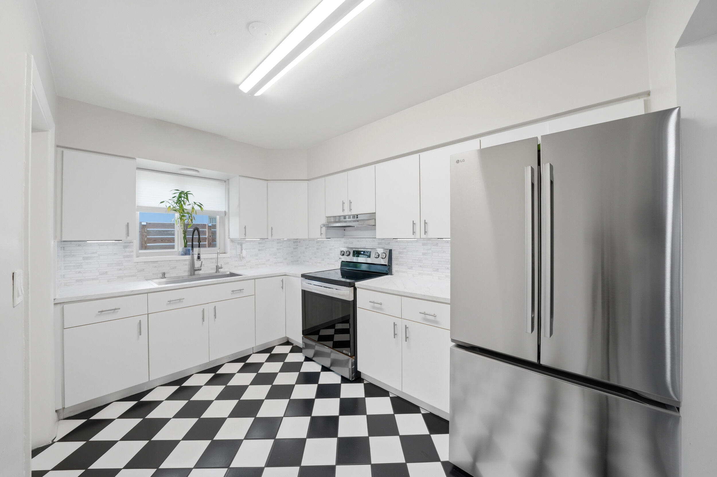 6410 Harding Street Hollywood, FL 33024 - Photo 9 of 32 24_084
