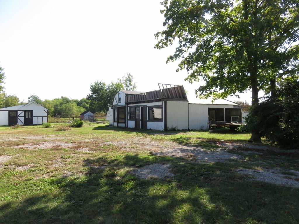 3707 East Wilson Road Muncie, IN 47303 - Photo 2 of 9