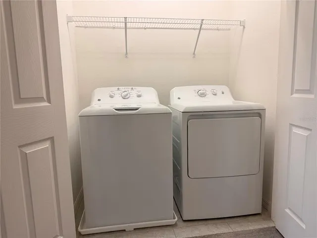 a view of empty room with window