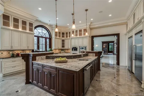 $9,000,000 | 4 Valentine Farm Court, Glen Head, NY 11545