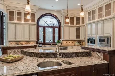 $9,000,000 | 4 Valentine Farm Court, Glen Head, NY 11545