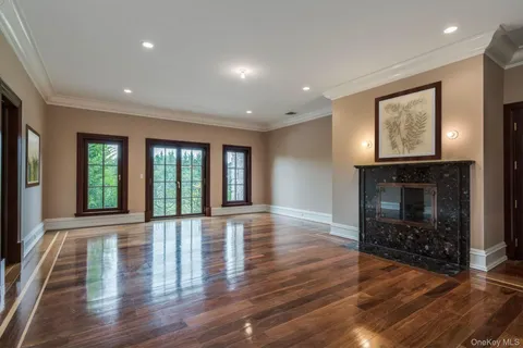 $9,000,000 | 4 Valentine Farm Court, Glen Head, NY 11545