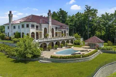 $9,000,000 | 4 Valentine Farm Court, Glen Head, NY 11545