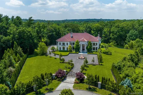 $9,000,000 | 4 Valentine Farm Court, Glen Head, NY 11545