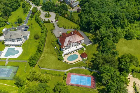 $9,000,000 | 4 Valentine Farm Court, Glen Head, NY 11545