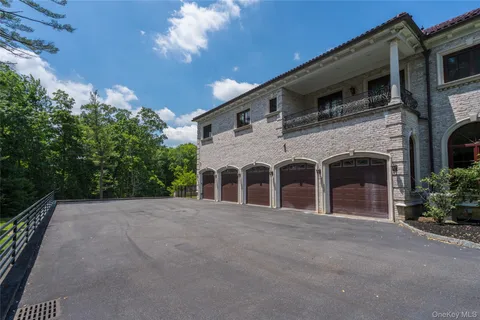 $9,000,000 | 4 Valentine Farm Court, Glen Head, NY 11545