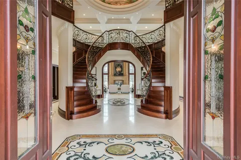 $9,000,000 | 4 Valentine Farm Court, Glen Head, NY 11545