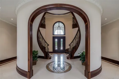 $9,000,000 | 4 Valentine Farm Court, Glen Head, NY 11545