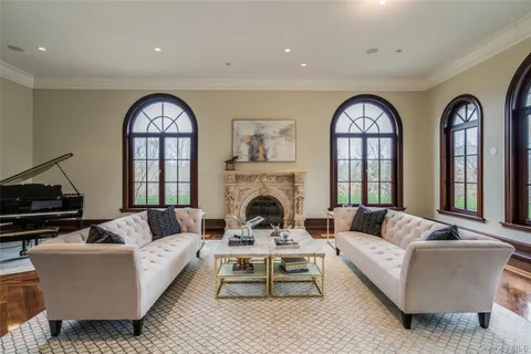 $9,000,000 | 4 Valentine Farm Court, Glen Head, NY 11545