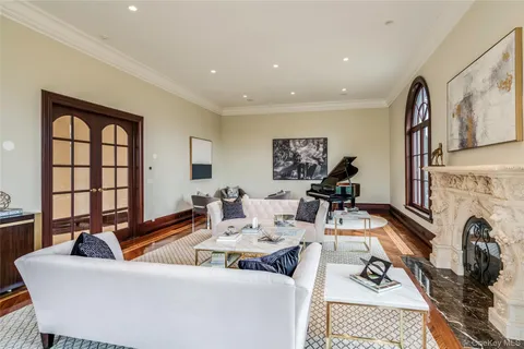 $9,000,000 | 4 Valentine Farm Court, Glen Head, NY 11545