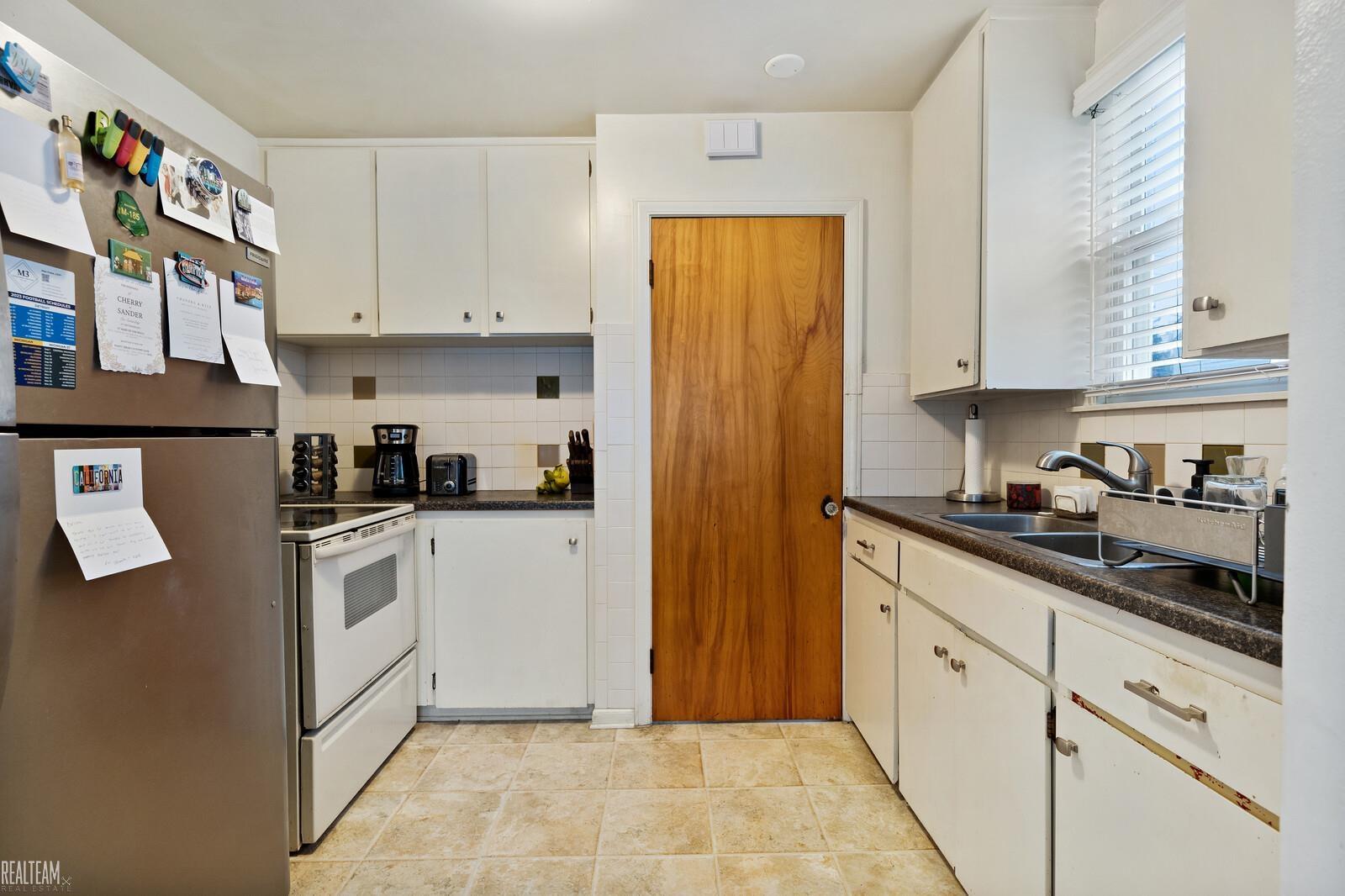 2924 Crooks Road Royal Oak, MI 48073 - Photo 10 of 30