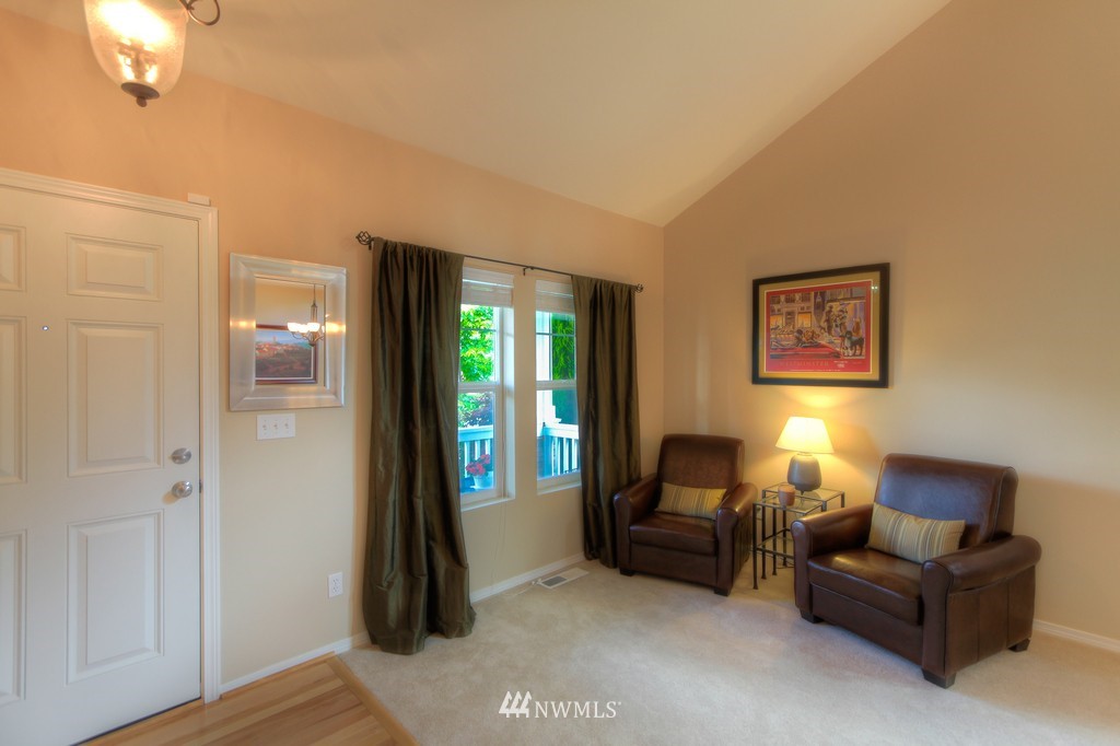 28078 Maple Ridge Way Southeast Maple Valley, WA 98038 - Photo 3 of 19