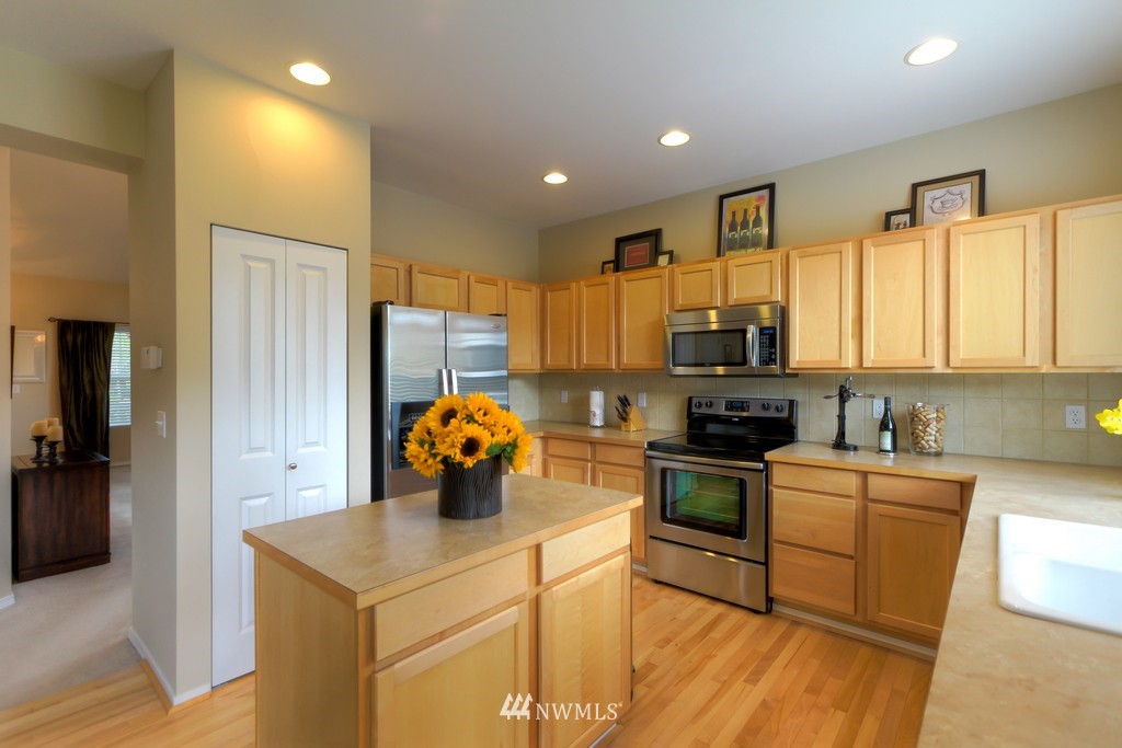 28078 Maple Ridge Way Southeast Maple Valley, WA 98038 - Photo 5 of 19
