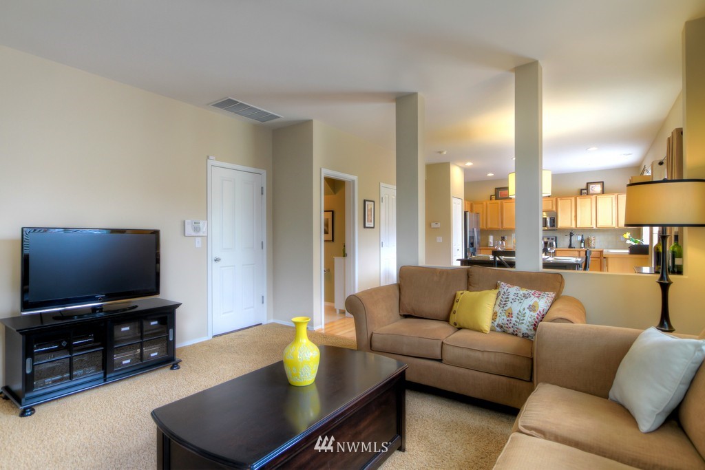 28078 Maple Ridge Way Southeast Maple Valley, WA 98038 - Photo 8 of 19