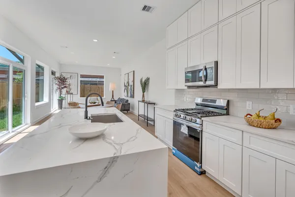 $3,250 | 3620 Sauer Street, Unit B, Houston, TX 77004