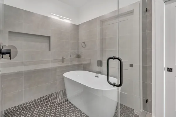 $3,250 | 3620 Sauer Street, Unit B, Houston, TX 77004