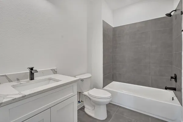 $3,250 | 3620 Sauer Street, Unit B, Houston, TX 77004