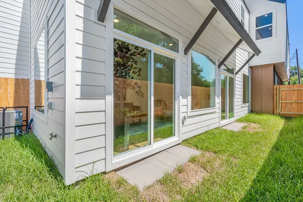 $3,250 | 3620 Sauer Street, Unit B, Houston, TX 77004