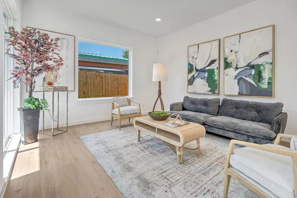 $3,250 | 3620 Sauer Street, Unit B, Houston, TX 77004