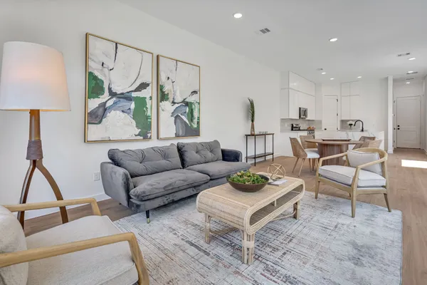 $3,250 | 3620 Sauer Street, Unit B, Houston, TX 77004