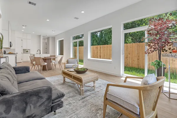 $3,250 | 3620 Sauer Street, Unit B, Houston, TX 77004