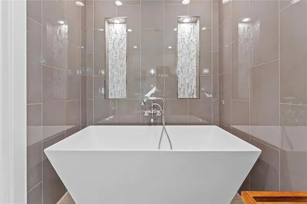 $10,900 | 135 93rd Avenue, Treasure Island, FL 33706