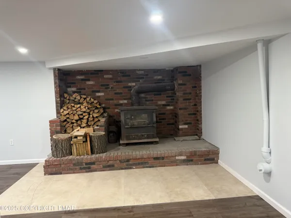 a view of a storage & utility room