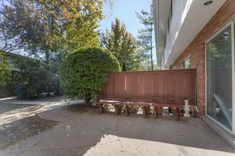 $349,000 | 609 Carriage Hill Drive, Glenview, IL 60025