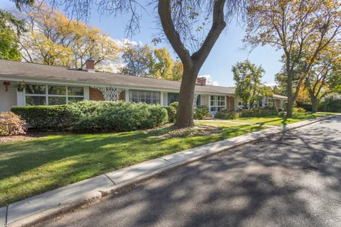 $349,000 | 609 Carriage Hill Drive, Glenview, IL 60025