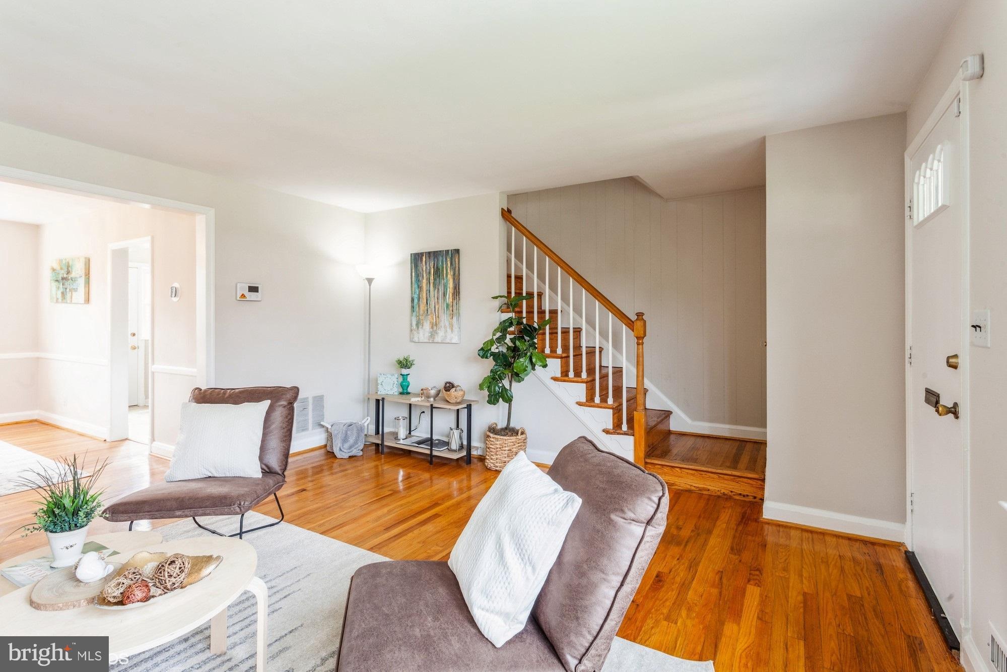 1645 Heathfield Road Baltimore, MD 21239 - Photo 5 of 40 Living Room